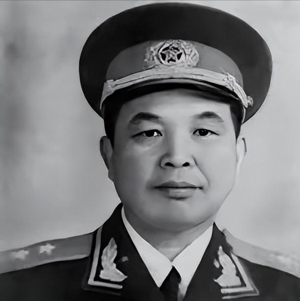 1953年，西康军区司令员刘忠，得知母亲和原配还在世，便携现任妻子回乡，当他看到