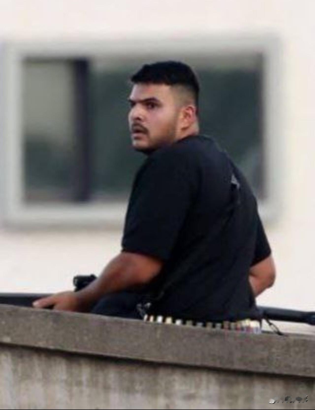 今天澳洲邦迪海滩枪击案嫌疑枪手身份已确认，为25岁的纳维德·阿克拉姆。澳大