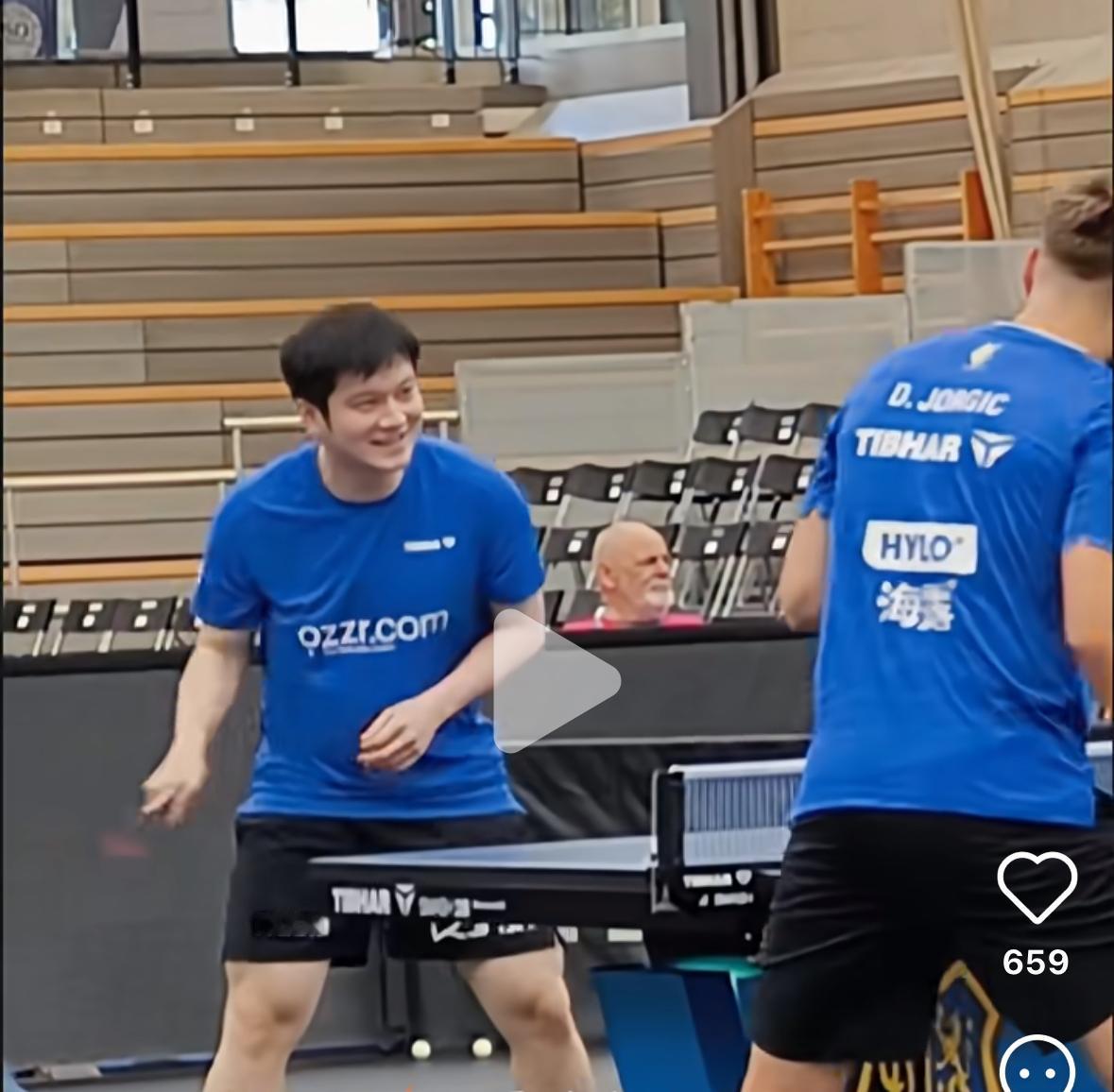 12月14日樊振东赛前训练今天晚上，北京时间21:00当地时间下午两点，樊