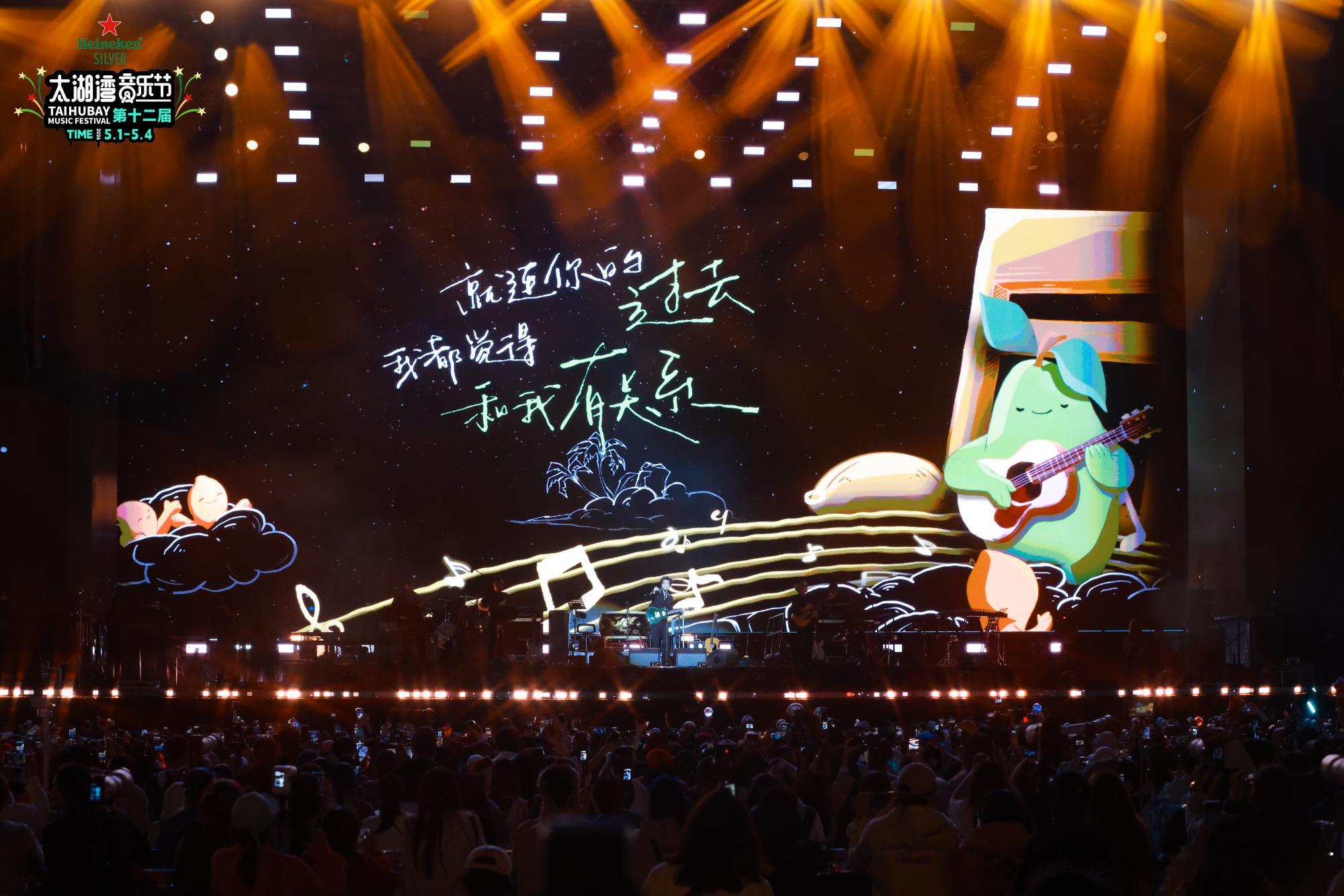 什么叫“媚唯粉”啊？你们家宝宝不和你们表白吗？好可怜诺🥺怎么没有合照啊？大屏和