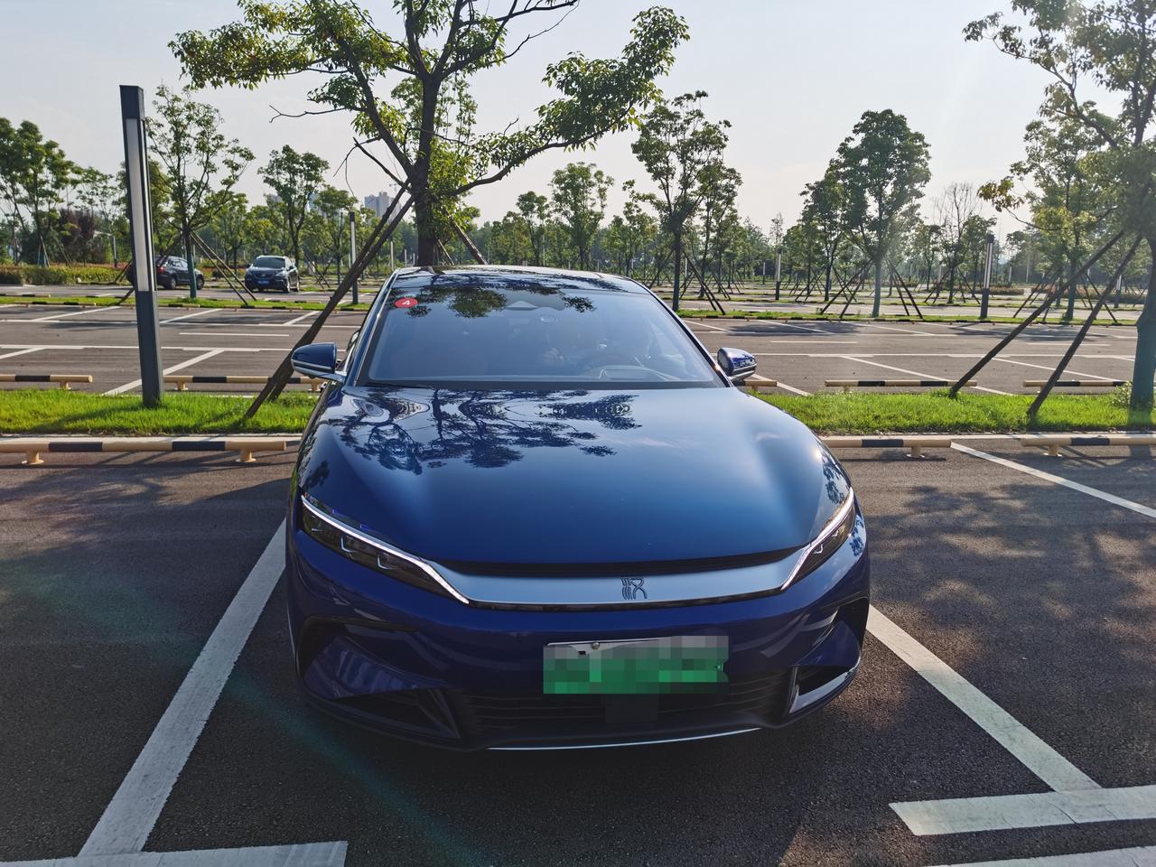 原来帮朋友去买过比亚迪二手车，是买比亚迪汉EV，最开始朋友图便宜，想买2021款
