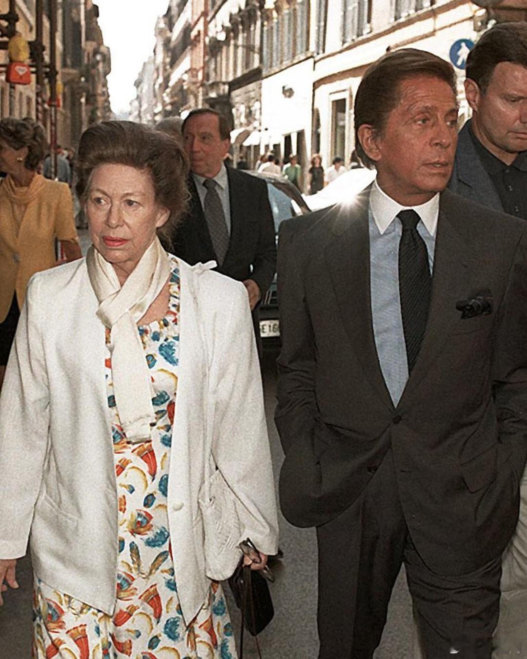 华伦天奴华伦天奴去世瓦伦蒂诺·加拉瓦尼，华伦天奴创始人老爷子和王室成员们，荷兰