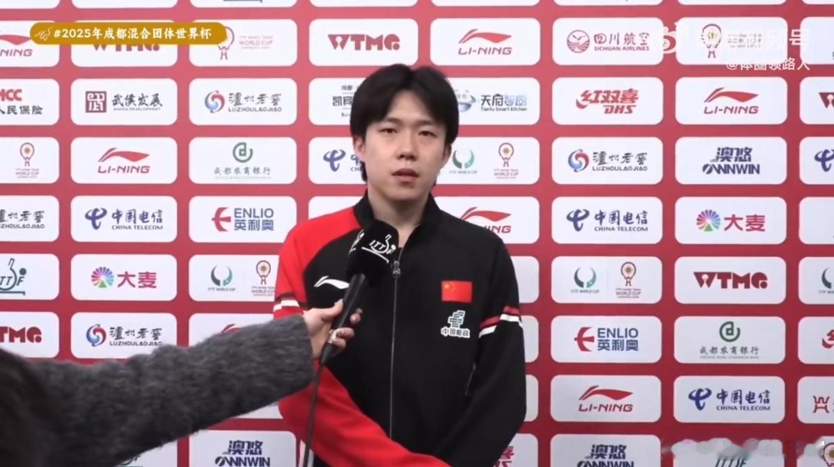 王楚钦在完成赛事活动后多次被要求补充采访，原已准备离场（即