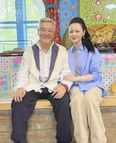 67岁赵本山露面，白发背后是充实自在的生活