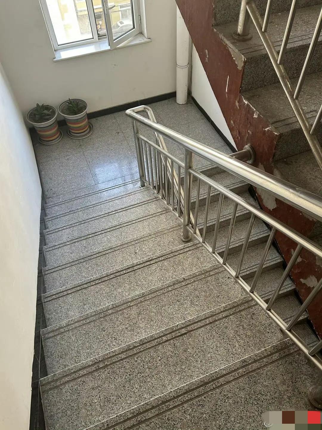 山西85岁老人死了，我有个疑问怎么也想不通，医护人员不愿意抬老人，女婿为什