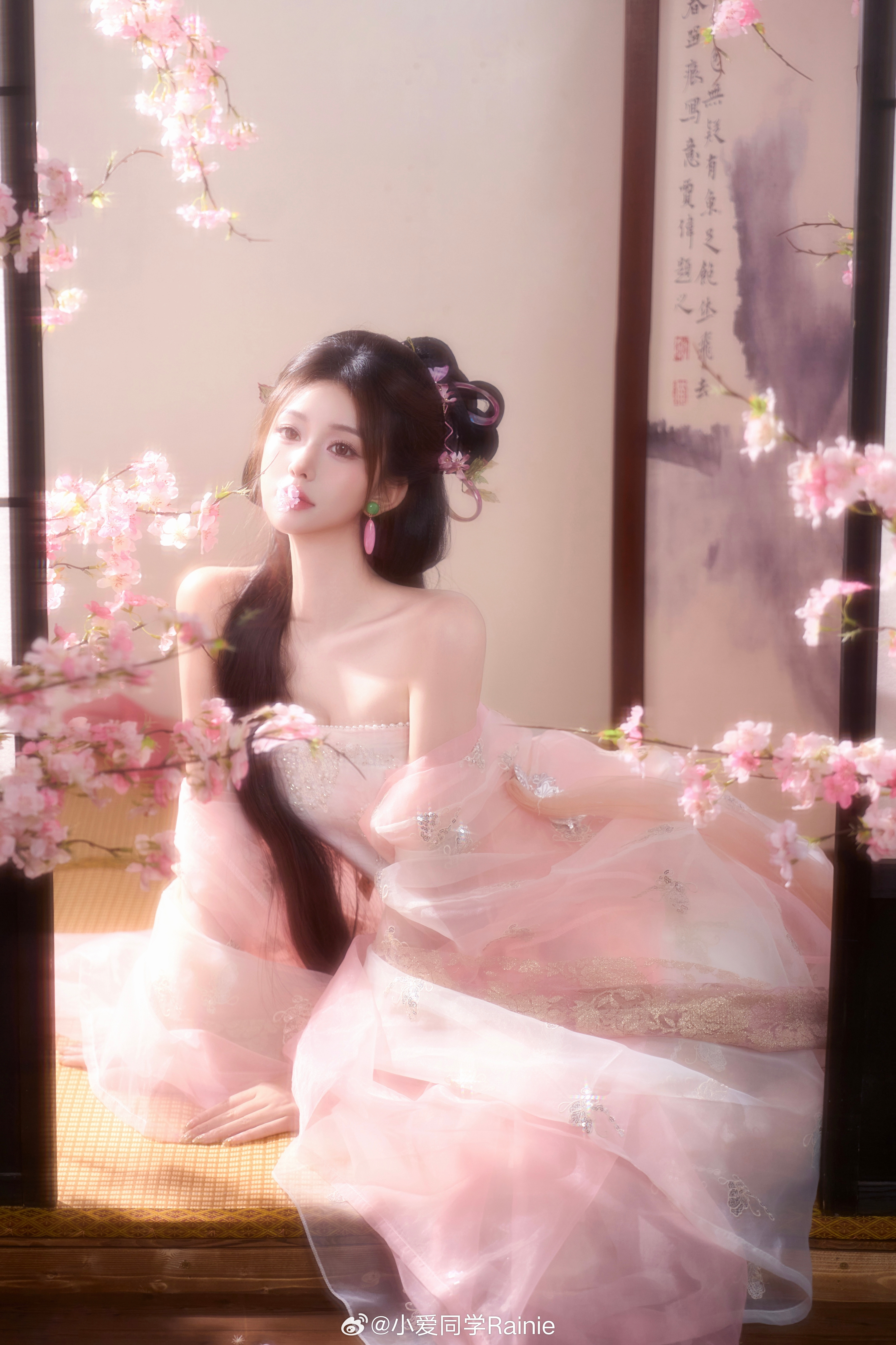 昨日看花花灼灼今朝看花花欲落