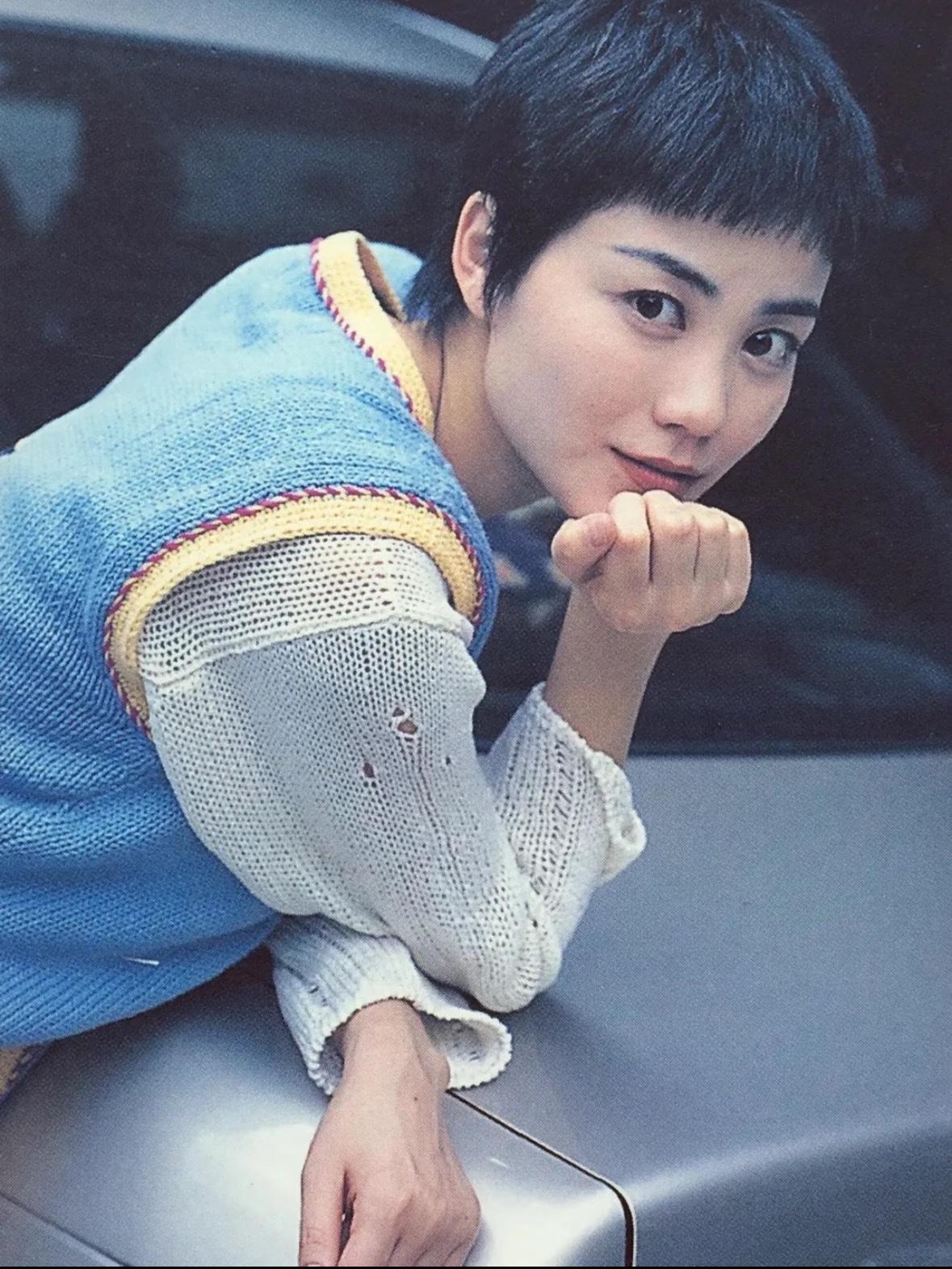 王菲向大家证明：人一定要多读书！特意去查了一下令人没想到的是，她没读大学，她