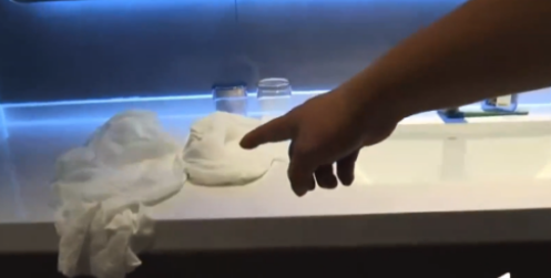 白色浴巾里的“毒惊雷”！重庆女子酒店沐浴，竟抖落用过的安全套​​