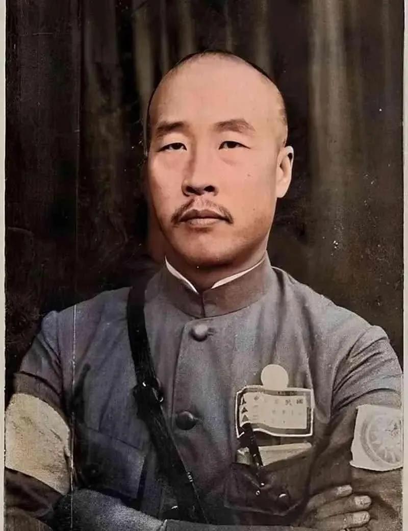 1937年,韩复榘叫来手下五个师长,讨论是否和日本人合作,孙桐萱带头说:“韩主席