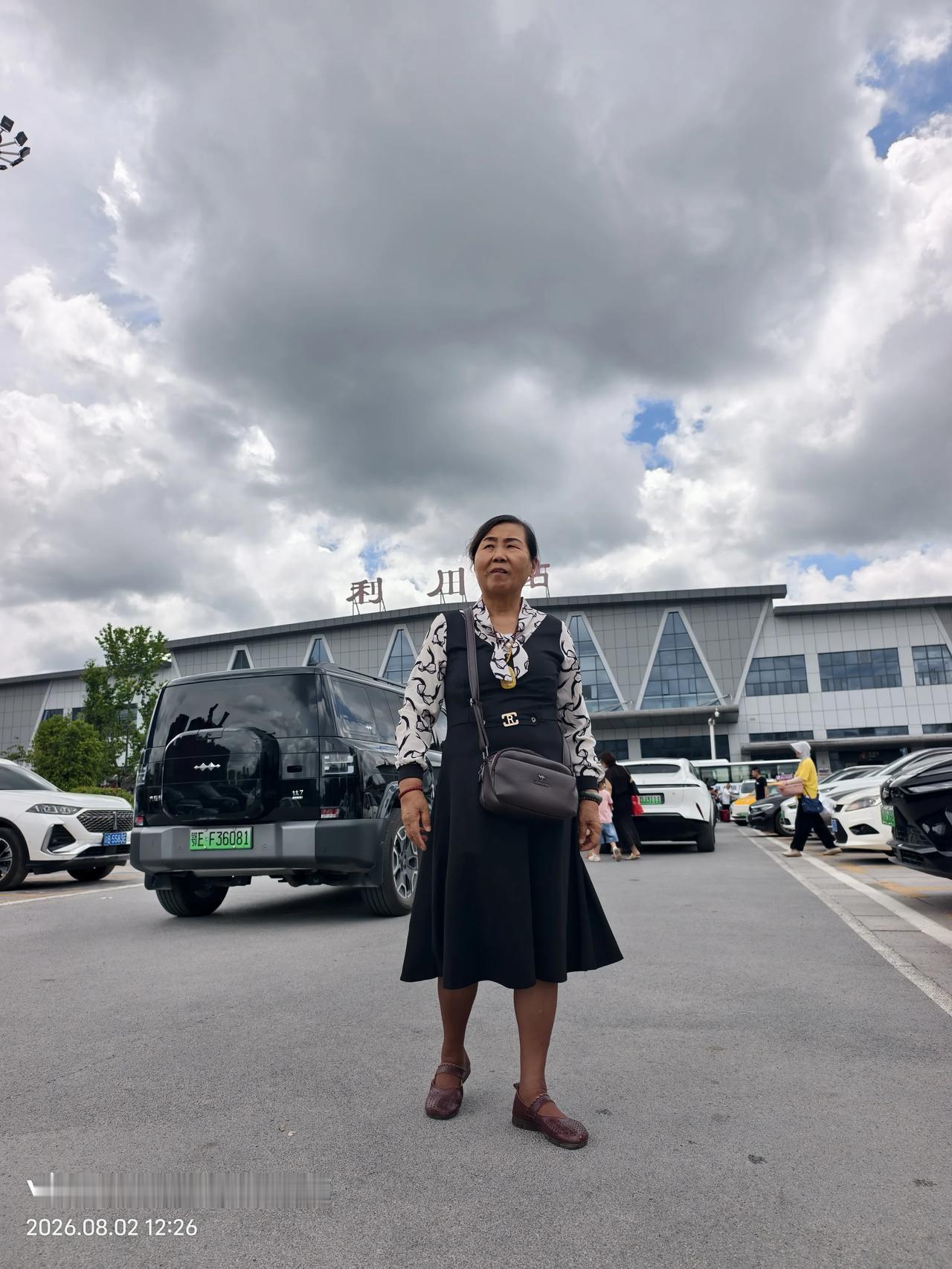 最近几天连续到利川火车站接来避暑的朋友和亲人，很感谢民宿的老板，她给我们开车给我