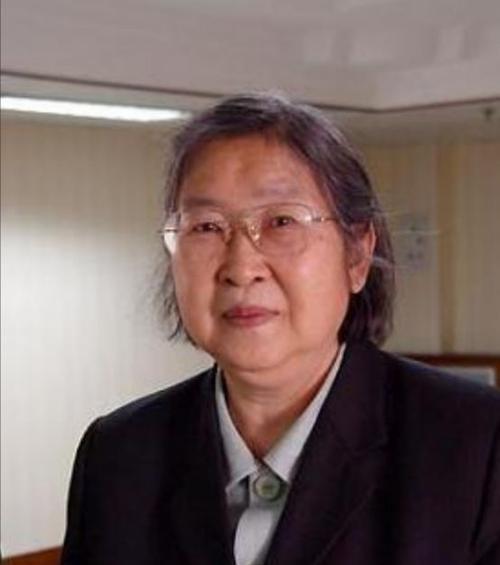 76年毛主席逝世后，李敏一连几天排队，和人民群众一起向爸爸告别“1976年9月