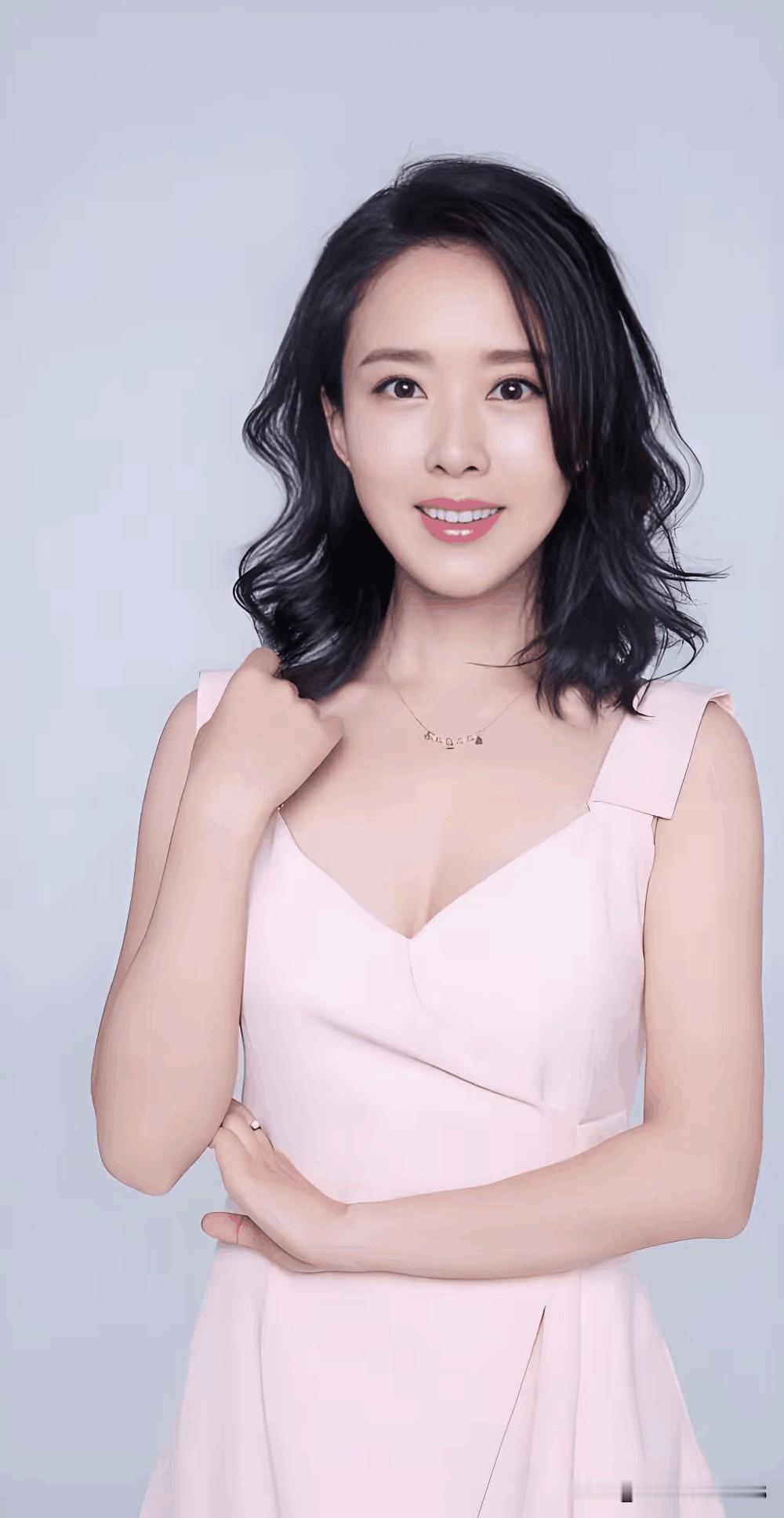 这是我很喜欢的演员，大方得体，不做作，电视剧《宝莲灯》里“最美的嫦娥”，演技很好
