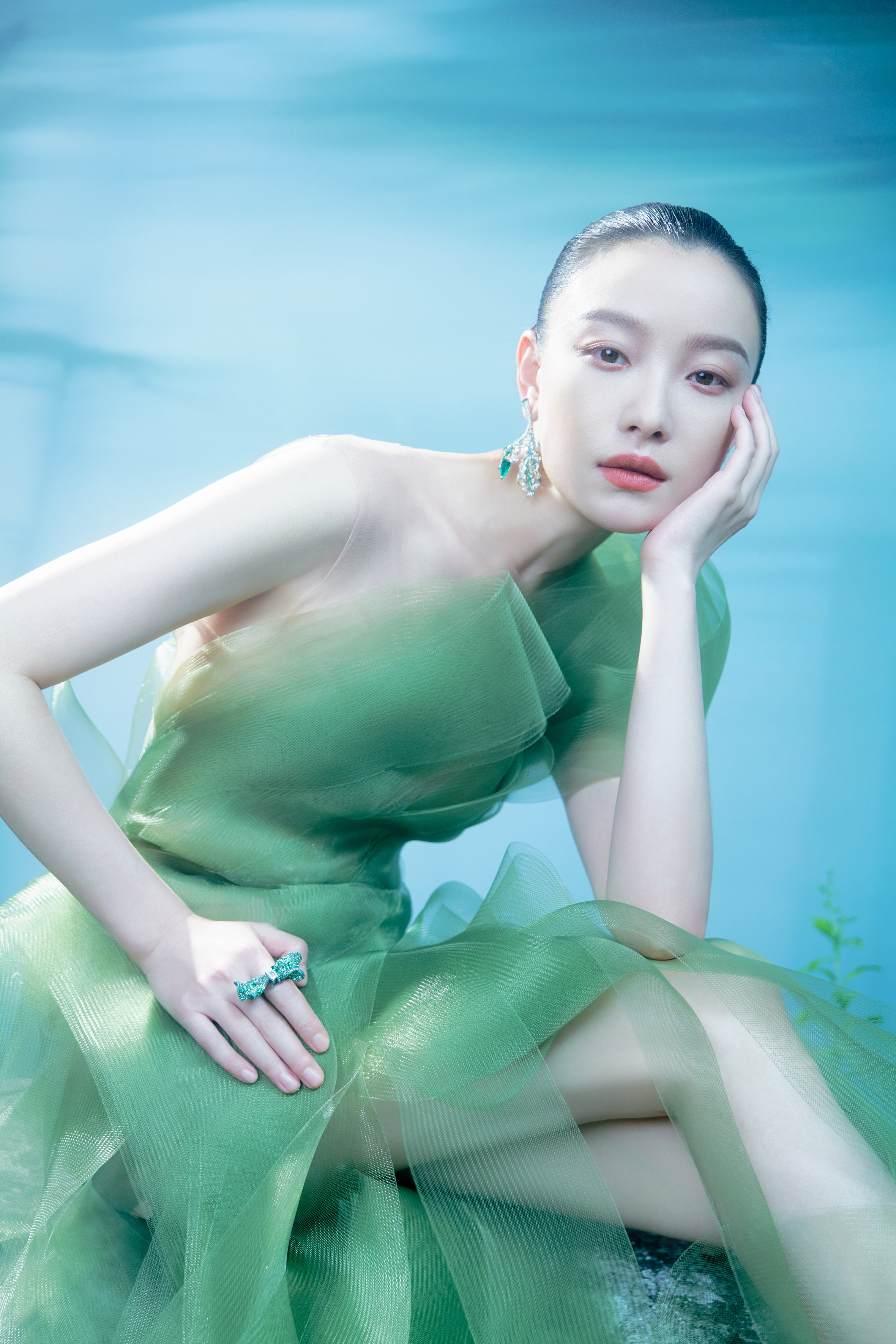 倪妮🧚‍♀️W年度光影盛典造型，绿野仙踪倪妮太敢穿了​​​