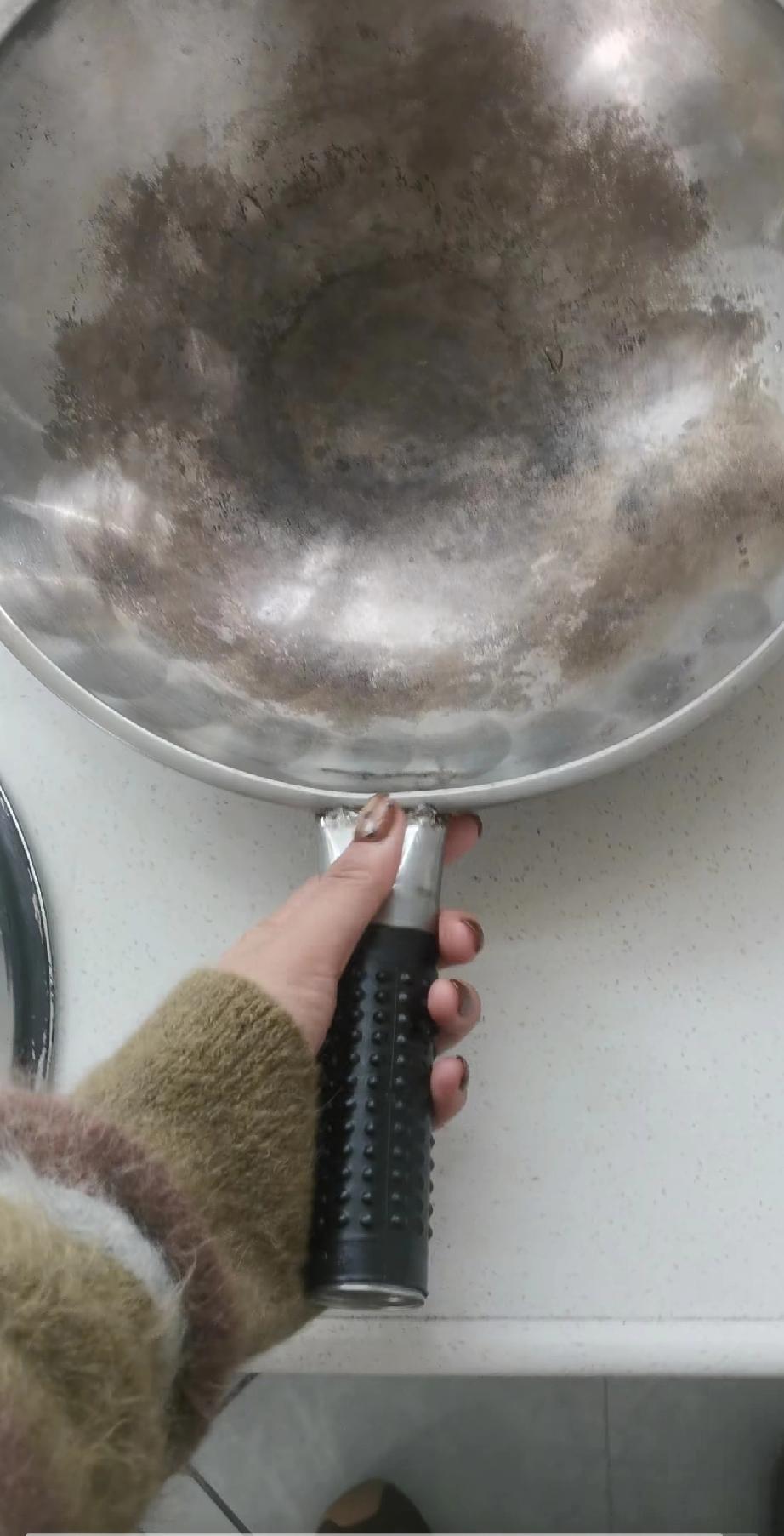 为何这么多人如此怀念瑞安铁锅？这几天已经停产十几年的瑞安五角星铁锅火了，一位姐姐