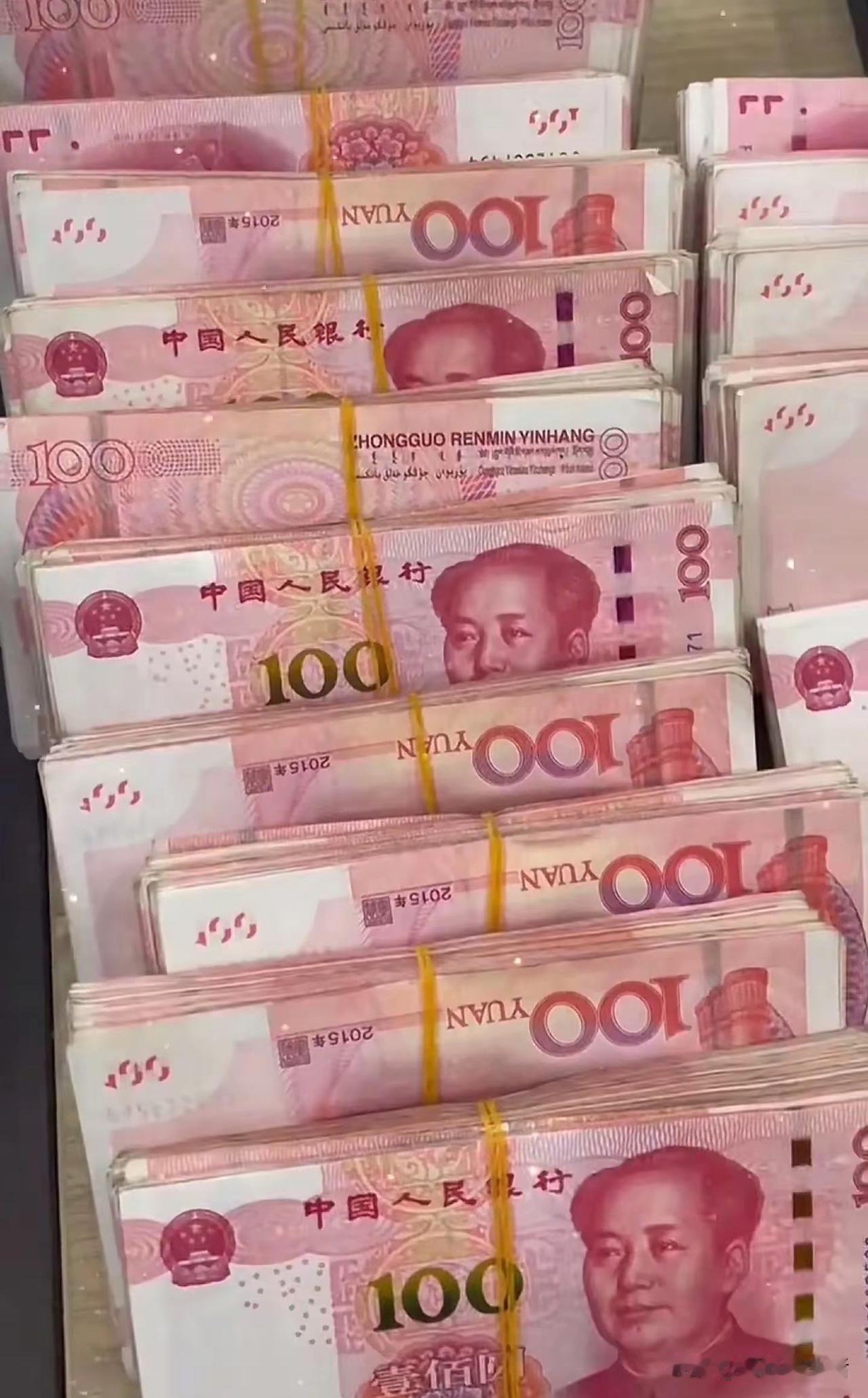 小区一姑娘这事，真是炸裂。姑娘叫露露，跟男友处不下去，和平分手。扭头就跟自己爹