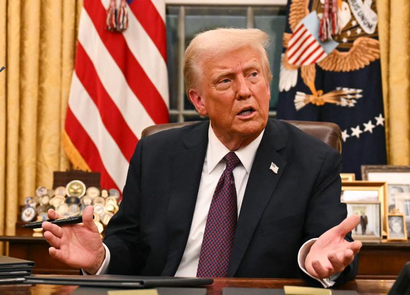 特朗普这次是真的撞了南墙！折腾了一大圈，最后还是得乖乖低头签字认栽。英国媒体更是