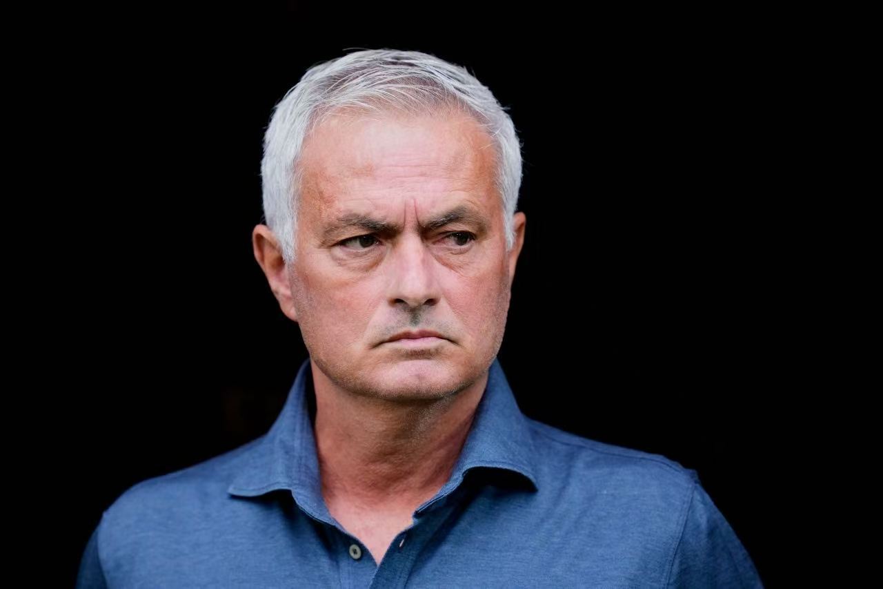 下半场的皇马实在太狼狈了，这已经不单是让出中场球权打反击能解释通的了。这样的皇马如果遇上巴萨，百分百