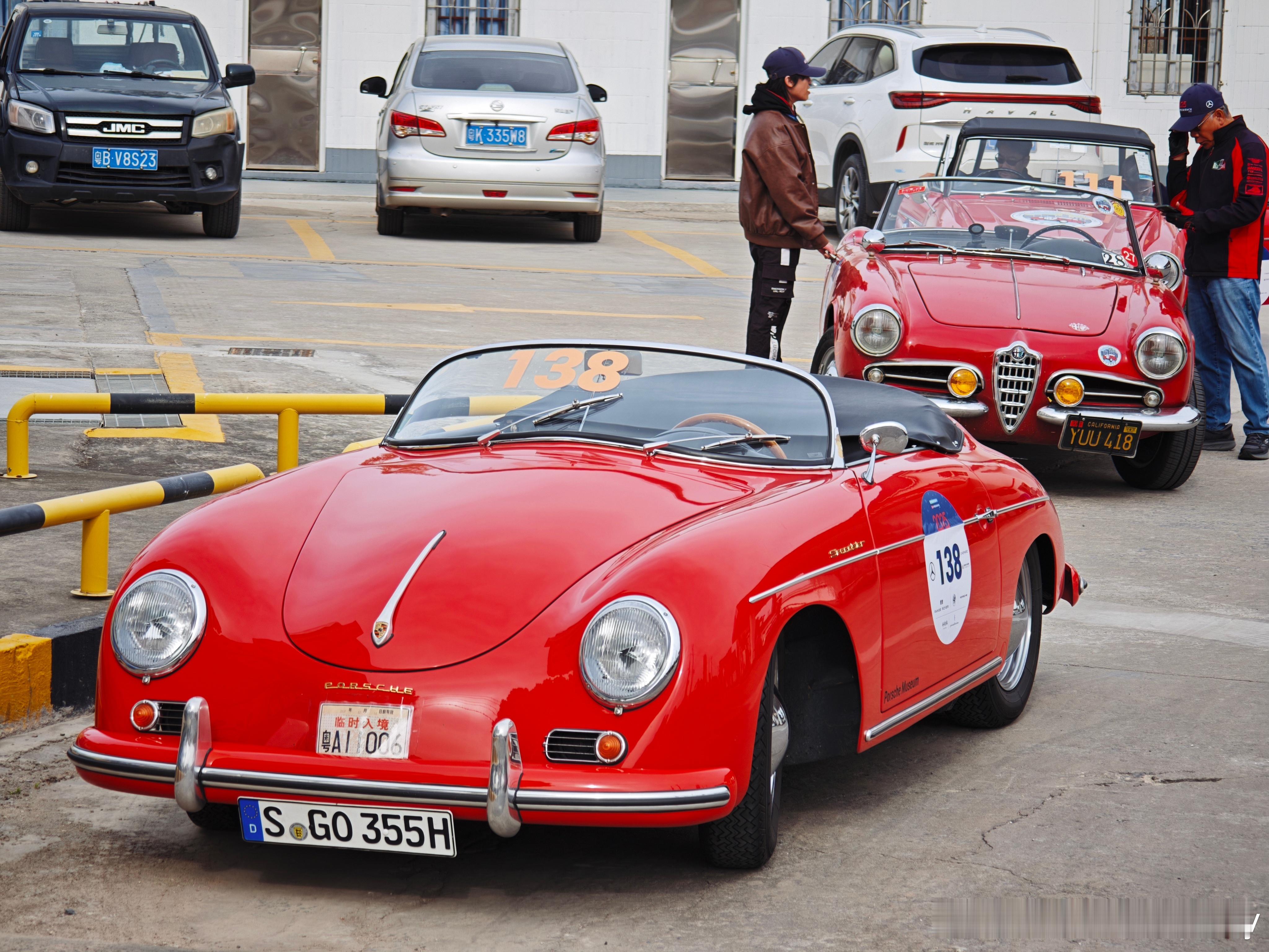 拍了很多魔幻的照片这是我目前正经开过最老的车了，1956年的356ASpee