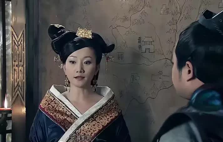 吕雉终于要挂了，此时她躺在男宠审食其的怀里，身边没有一个儿女陪伴，儿子被他气死了