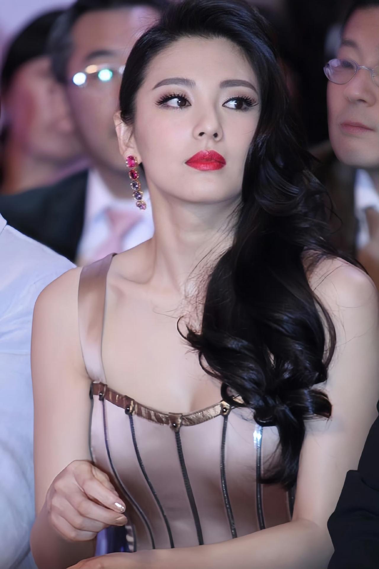 早期美图[吐舌头眯眼睛笑]