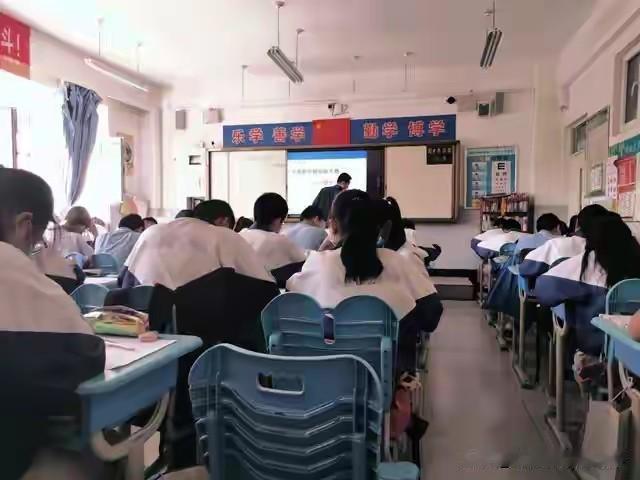 为什么很多学霸学不好语文？1、学霸各学科都整体更具备优势，只是语文学科优势看上