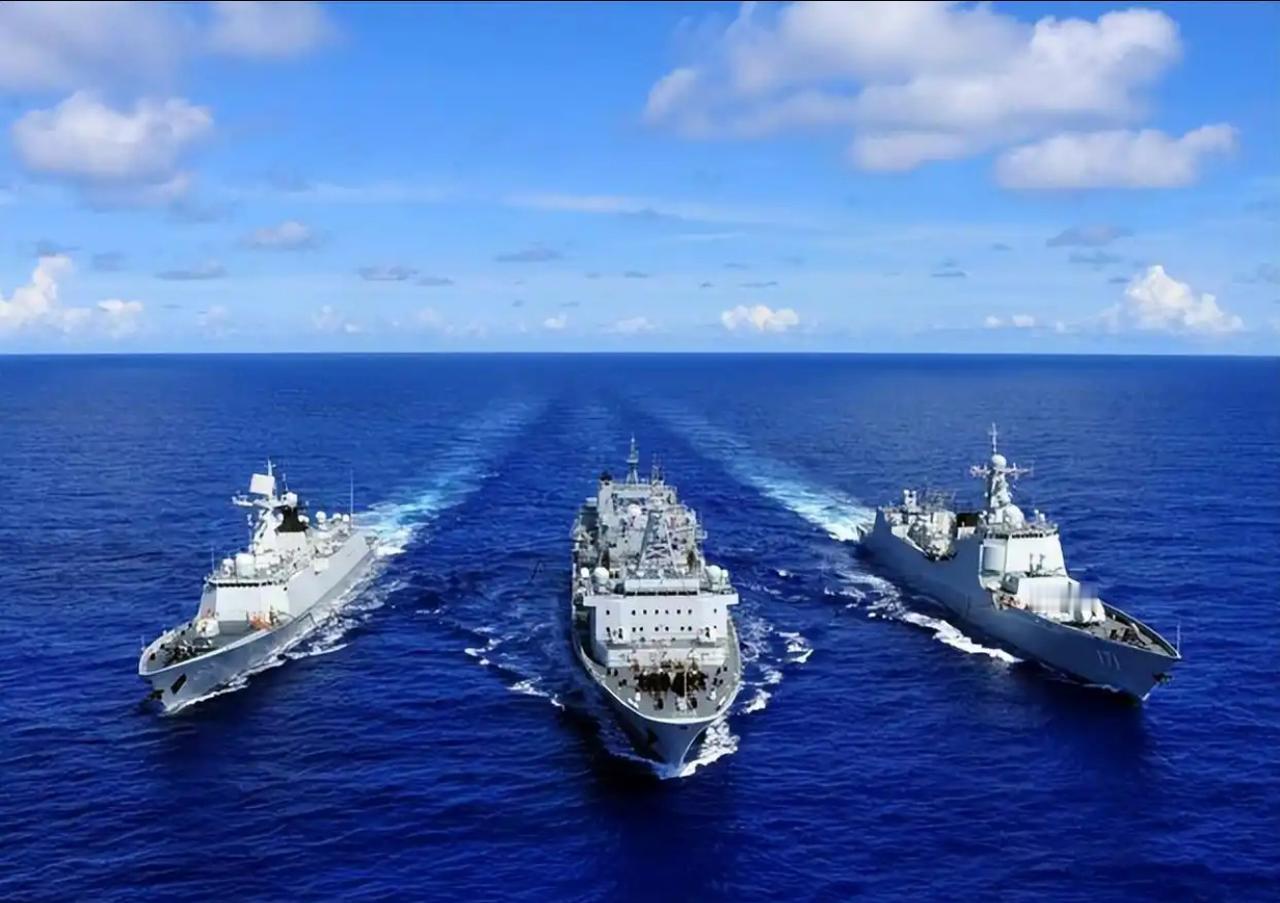 这波“釜底抽薪”绝了！外界还盯着台海中线吵翻天，解放军和海警早悄悄摸到了台军外