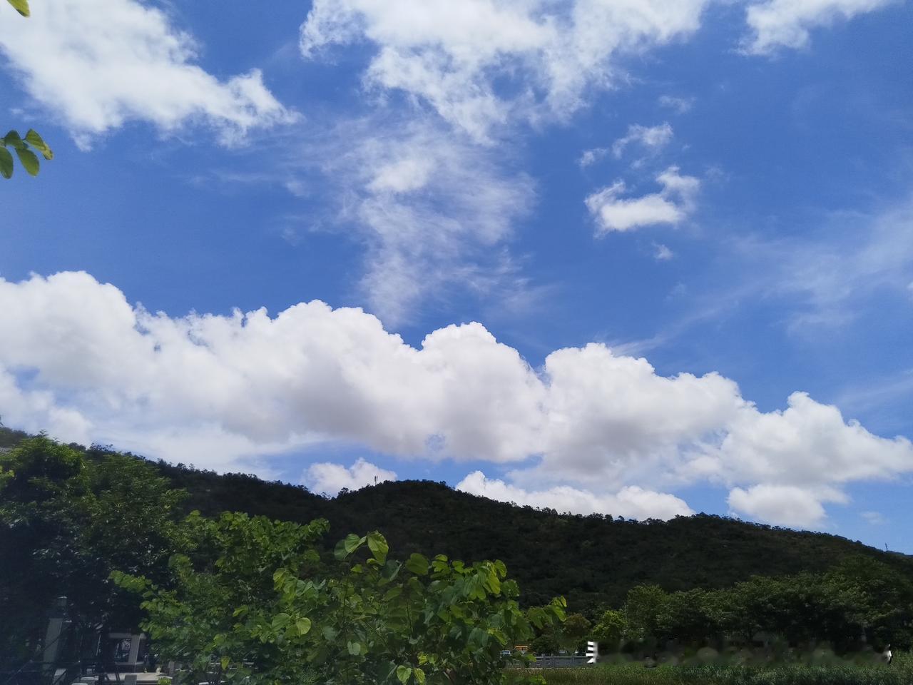 而对于那些已经拥有财富的人，他们也并非高枕无忧。过度的应酬、缺乏运动，同样会让身