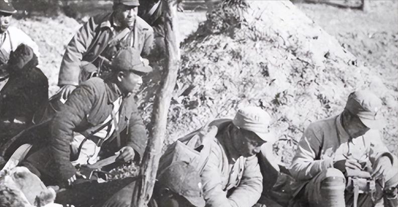 1943年，有一个日本兵在村里扫荡时，看见屋子里有一个女人正给孩子喂奶，他压制住