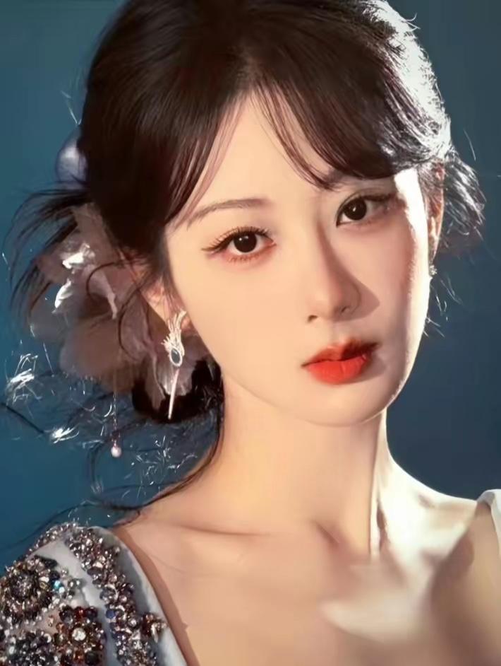 今天饭局，一位刚离职的艺人总监喝多了说：“欢瑞这次，怕是真要成空壳了。”我无法