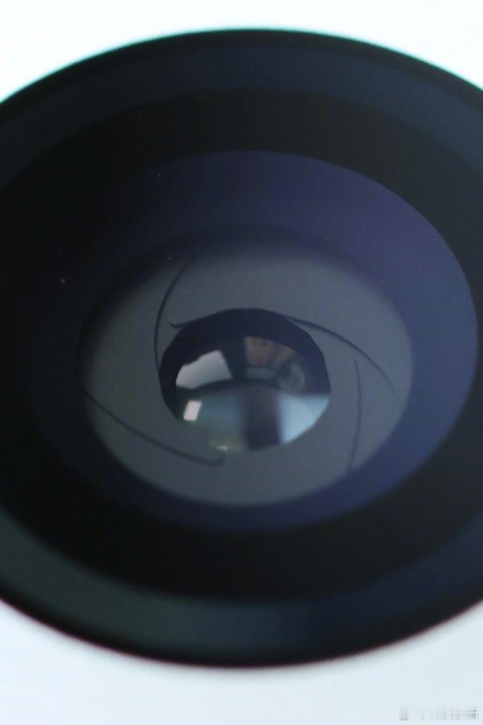 之前还在说影像专利开始收紧，很多技术路线会被卡住，结果风向一变，iPhone却传