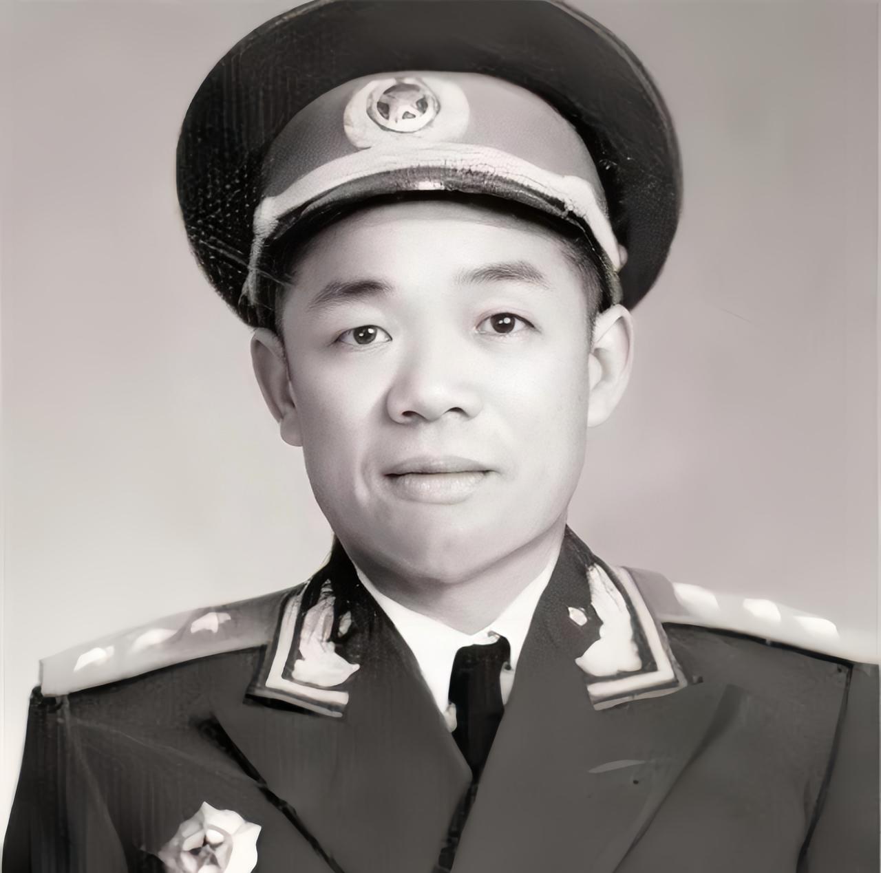 东北野战军有两个资深老牌纵队，即第三纵队和第四纵队。前身是山东八路军的部队。奇怪