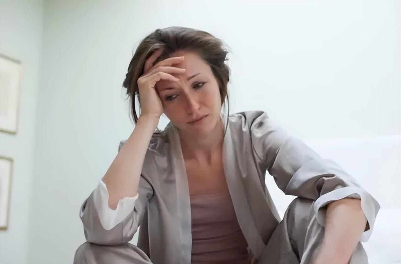 容易得癌症的女人，多半都有这4种表现，希望你一个都不占同样的生活环境、相