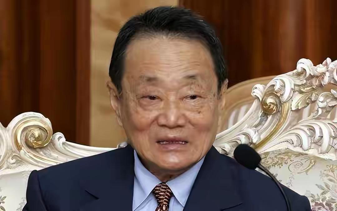 102岁的郭鹤年，以114亿美元身家稳坐马来西亚首富，财富比肩李嘉诚。这位“亚洲