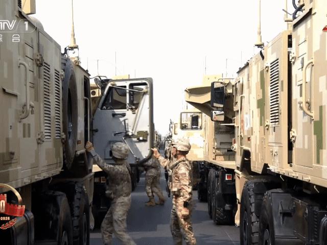以前不懂为什么这么震撼的阅兵不能年年办，了解后才知道原来93阅兵震撼亮相的背后付