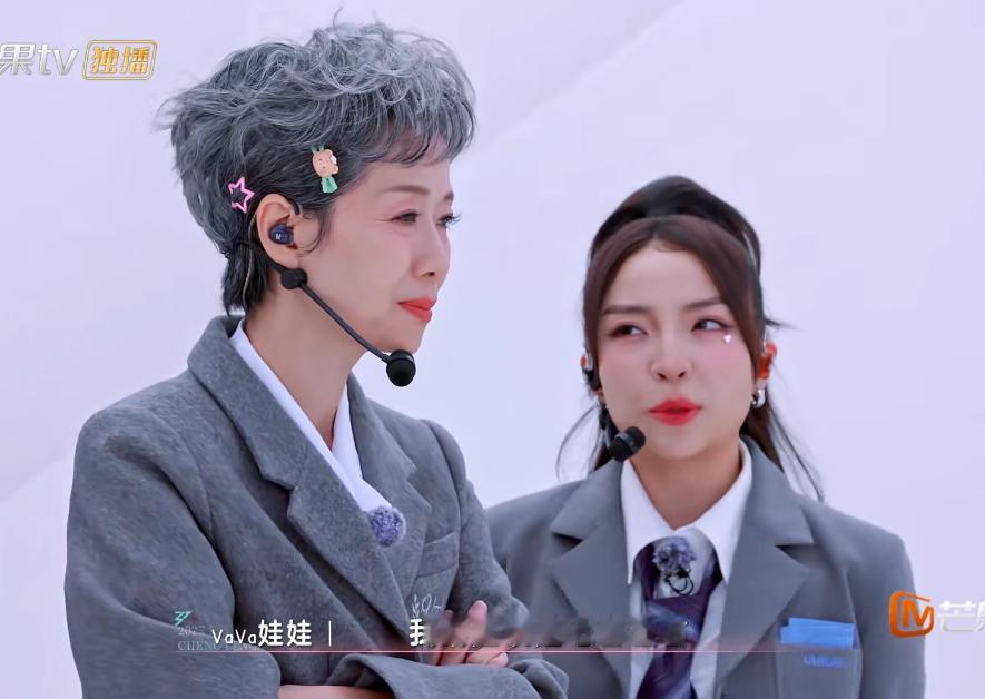 vava讲话是不是过于real了。 王珞丹组的《天地龙鳞》表演完之后，跟她们