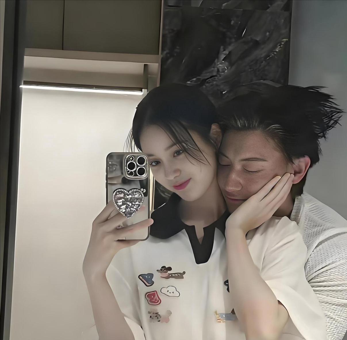 黄子韬看向徐艺洋的状态，很多人感慨：这大概就是生理性喜欢！所谓生理性喜欢，