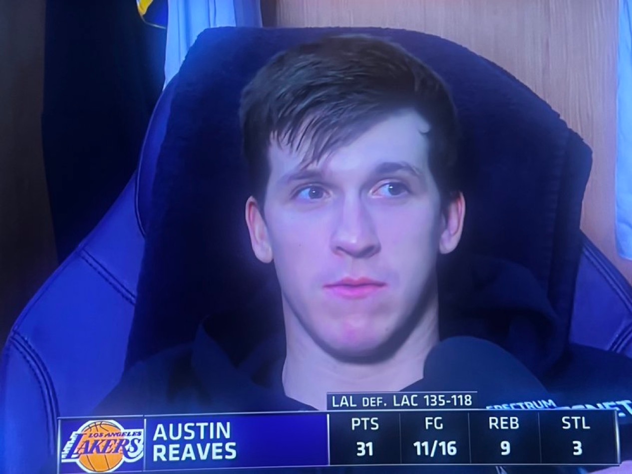 里夫斯谈保持全队进攻节奏的秘诀：“不，我觉得关键在于把球传给空位的人。尤其是勒布