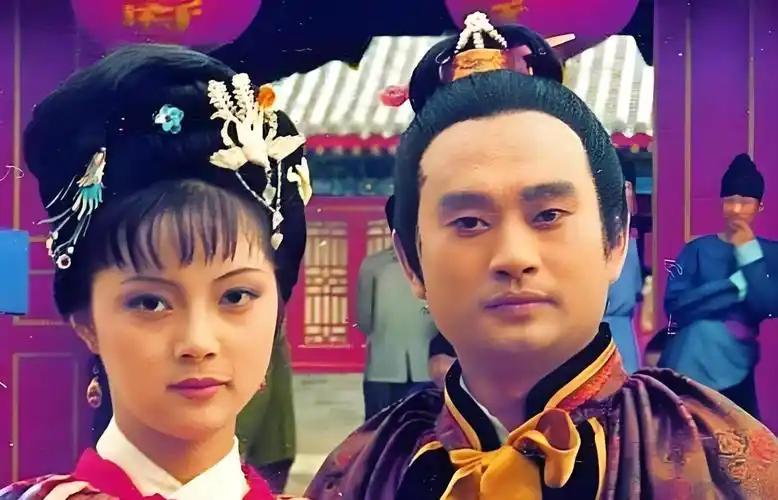 高鹗续的红楼梦成全宝玉与宝钗有几处硬伤：1.薛家位于四大家族之尾，行商出身，