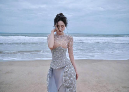 这衣服胸前那里好奇怪​​​