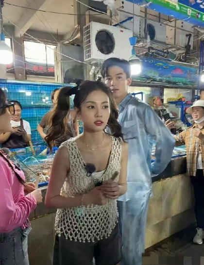 白鹿现实中又瘦又好看，咋有那么多人说白鹿长相普通啊？​​​