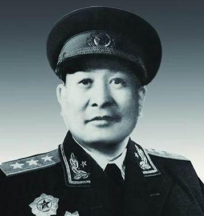 1947年，钟期光在去开会的途中被华野6纵的排长带人打伤，之后排长被押到钟期光面