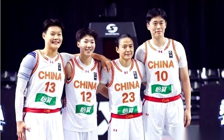 李月汝的护照在海外弄丢，被死死卡在女篮世界杯的门外。就在这消息刚爆出的时候，主帅宫鲁鸣紧接着又在镜头