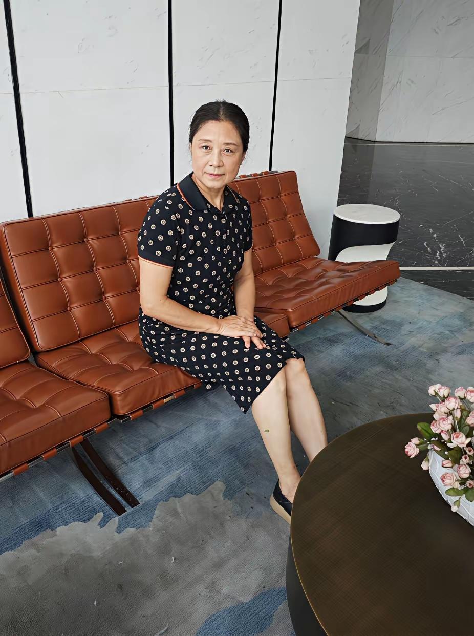 说出来你们可能不信，我今年60，退休金3800，本来一个人过得挺自在。直到去年同