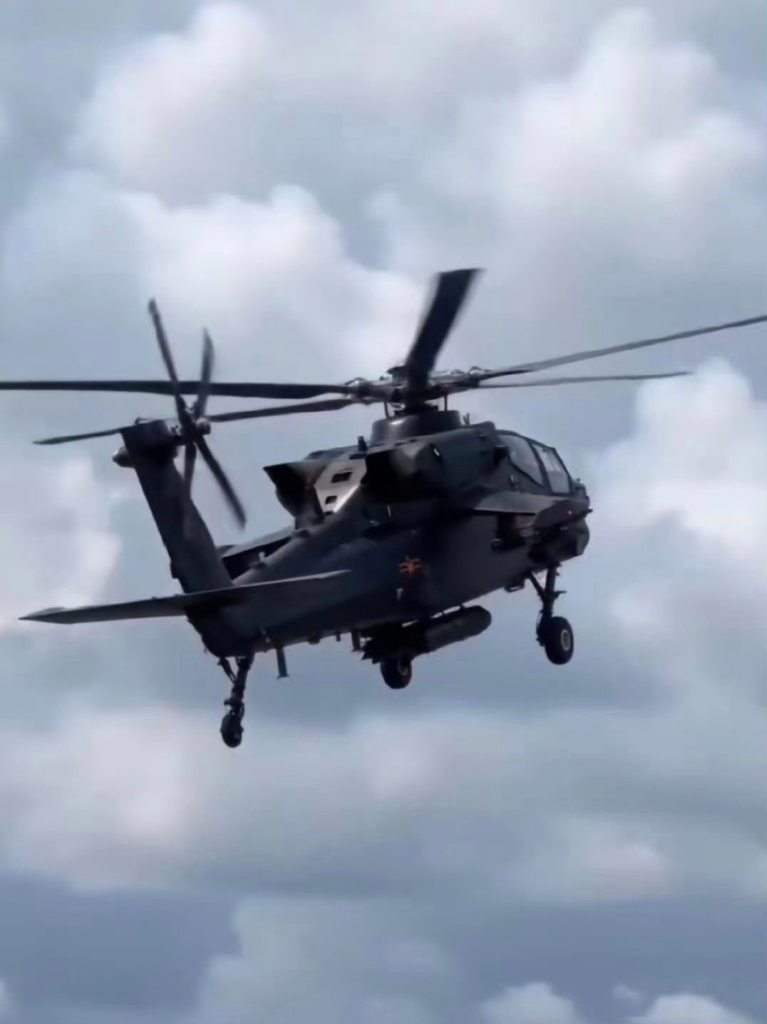 更多新武直的图机身下两个挂架增挂了副油箱，让副翼的挂架可以解放出来挂载更多武备，