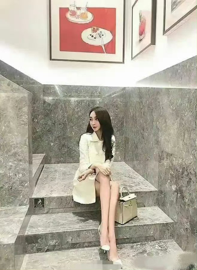 曝叶珂今年生的孩子是黄晓明的这个消息其实我一点也不意外呀，感觉叶珂还是很爱黄晓明