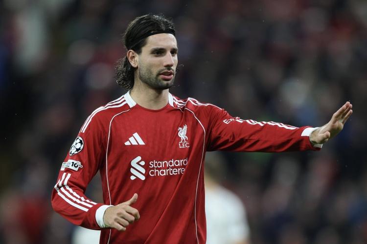 现在利物浦和多年前曼联一个选择，是选择让主教练做主教练该做的，还是选择让球员做掉