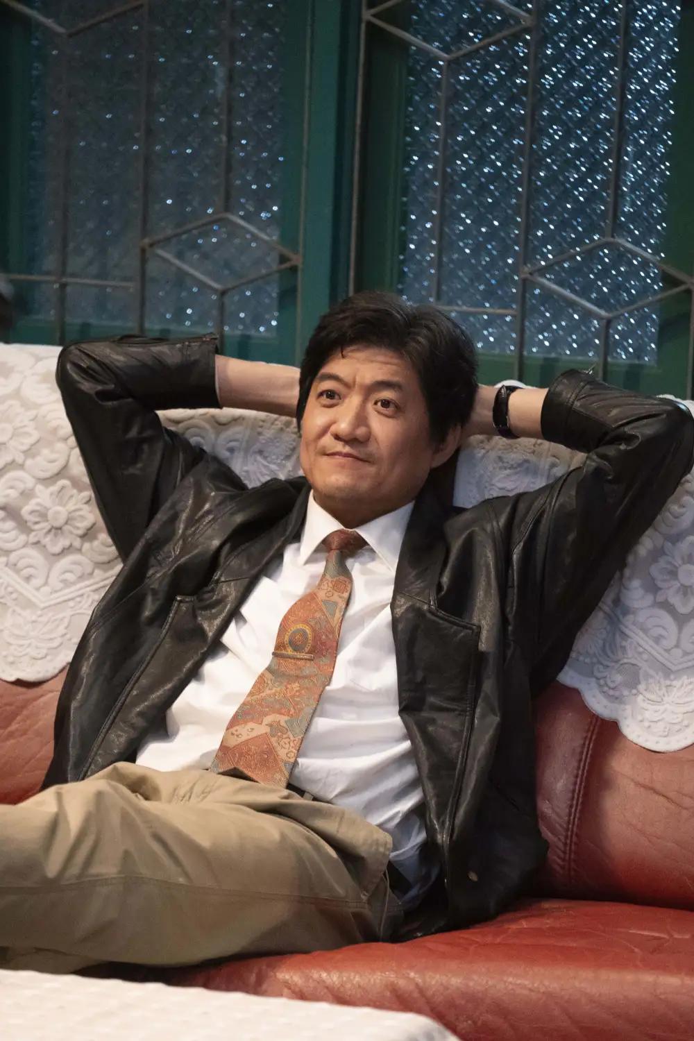 他可能是中国最让制片人头疼的演员。片酬过千万，但一年只接一部戏，无论给多少钱，也