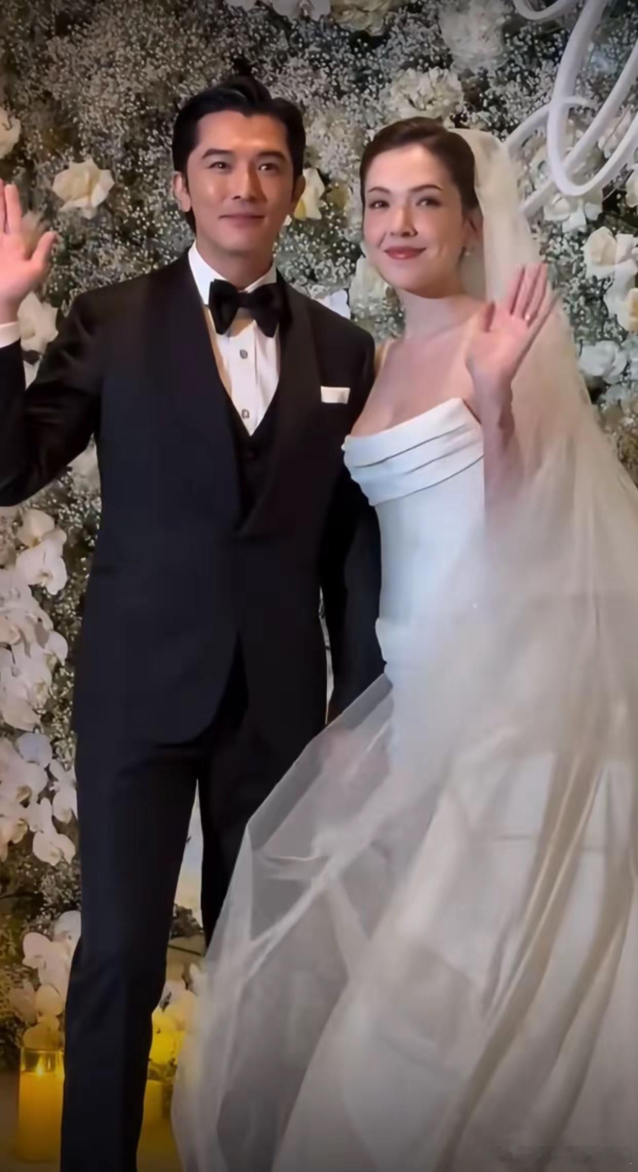 邱泽和许玮寗的婚礼办的跟偶像剧似的，台版的玄彬孙艺珍两个顶级神颜站在一起就是养