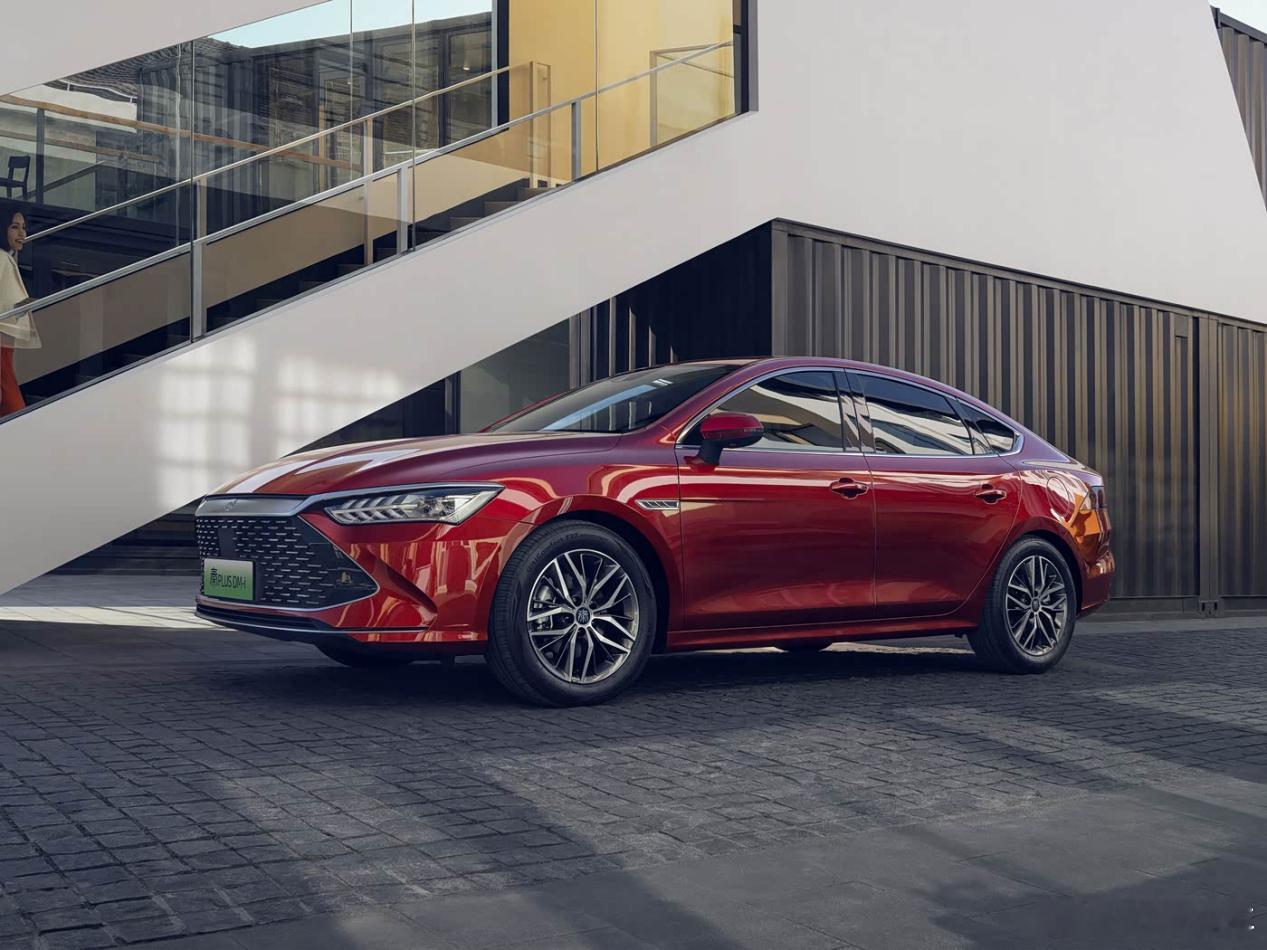 车企亏钱卖车，最后遭殃的竟是百姓！2024年6月，时任广汽集团董事长曾庆洪公开表