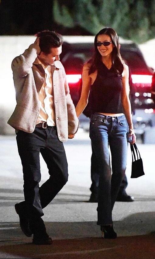 布鲁克林·贝克汉姆和爱妻子尼古拉·贝克汉姆现身比佛利山庄的日餐厅Matsuhis